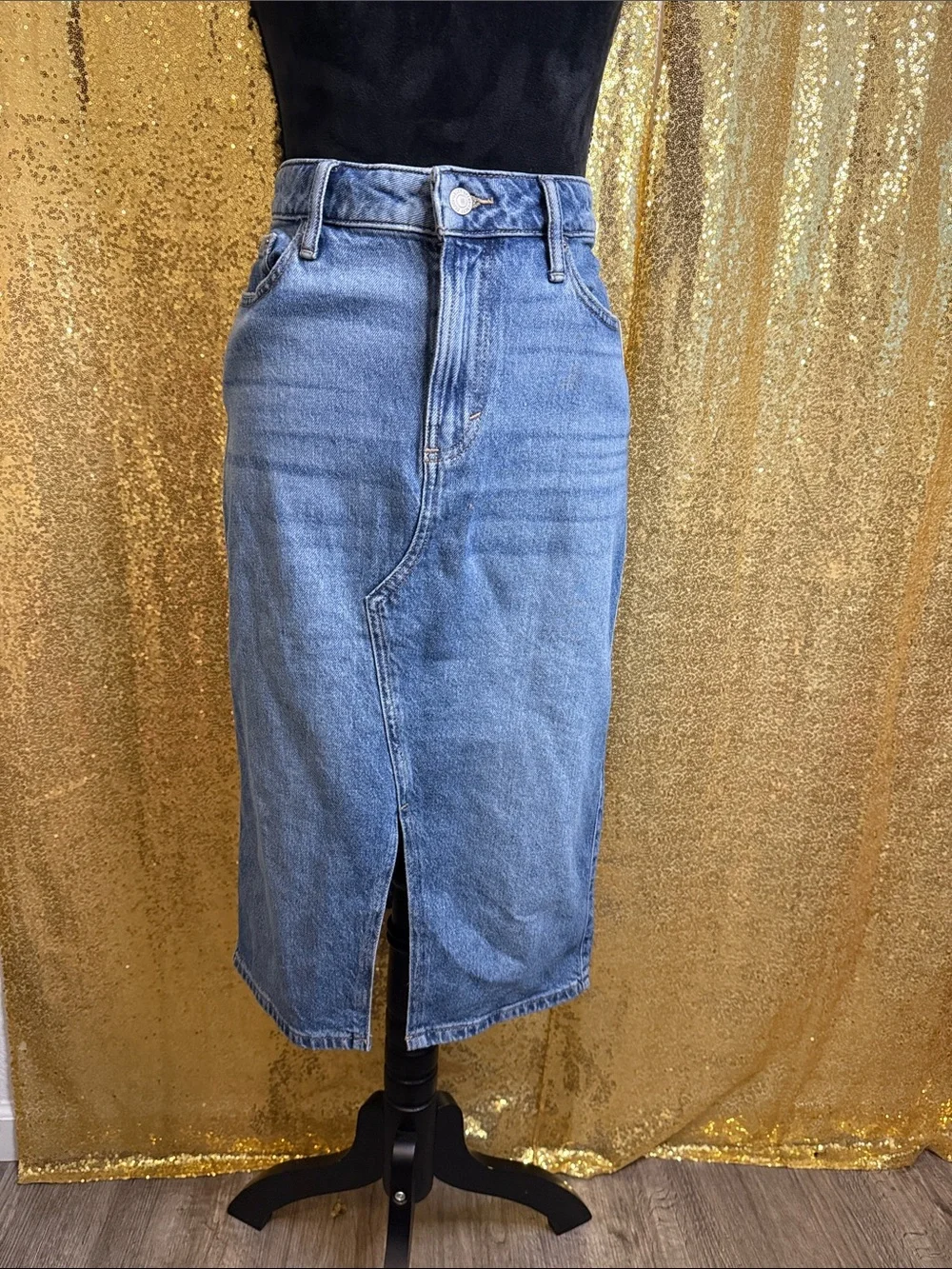 Lucky Brand Light Blue Denim Jeans with Tan Leather Logo Patch